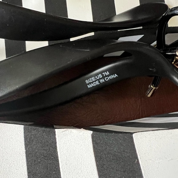 Kate Spade Women’s Platform Flip Flop, Black & White Striped w Bow Heart, Size 7 - Picture 8 of 11